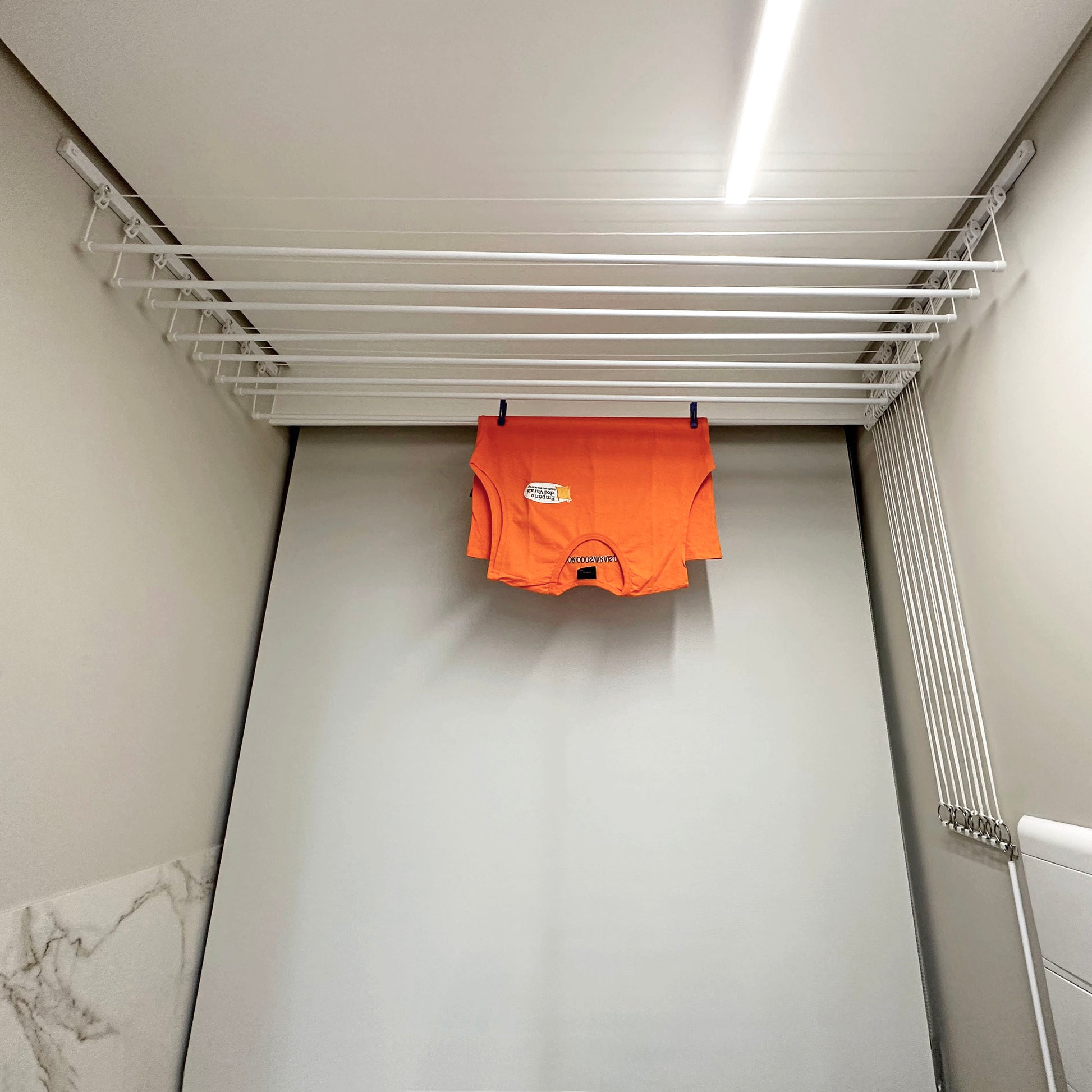 Varal Individual de Parede a Parede com Jogo de Roldanas