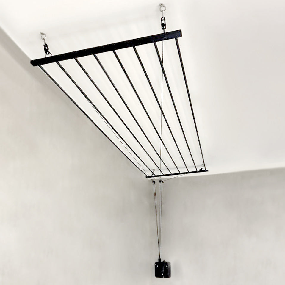 Varal Tradicional de Teto Preto com Manivela