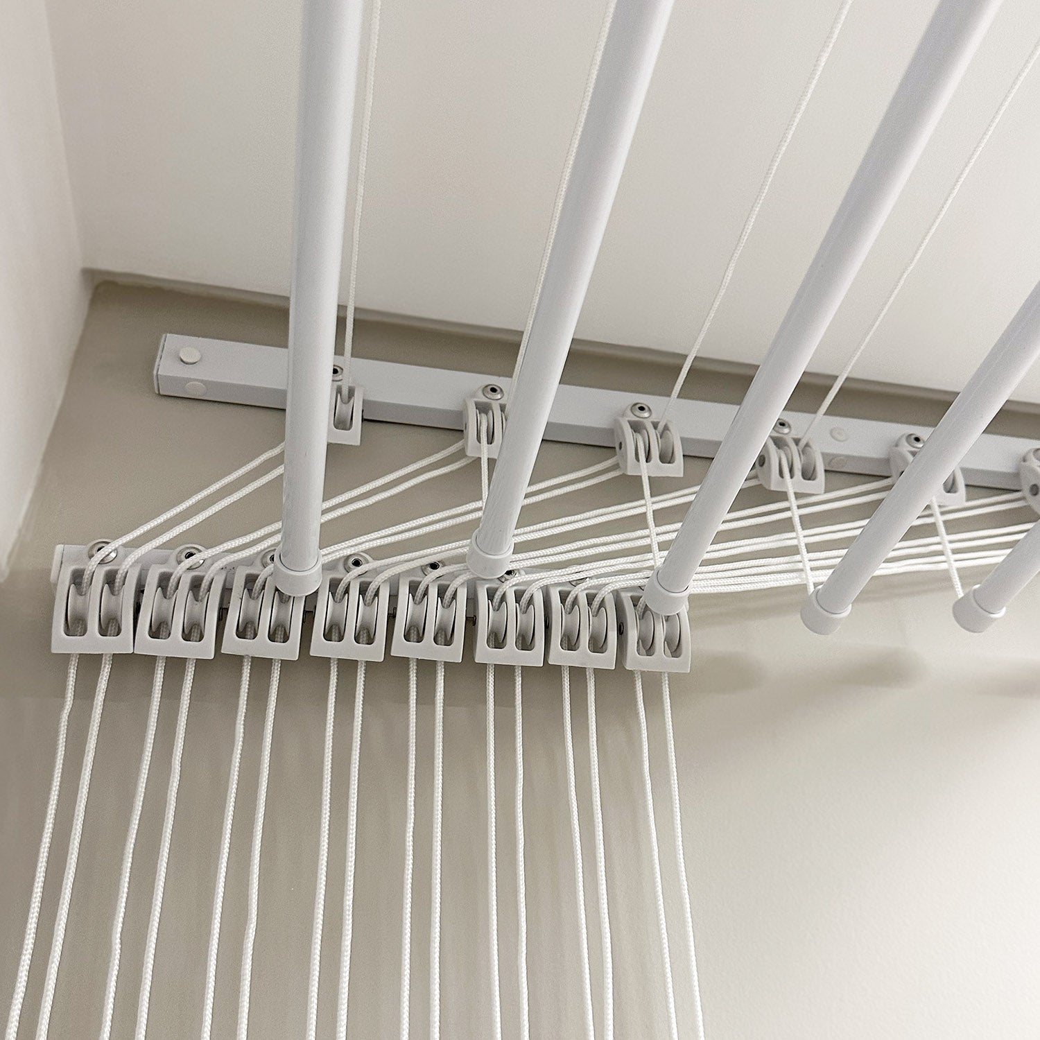 Varal Individual de Teto e Parede com Jogo de Roldanas