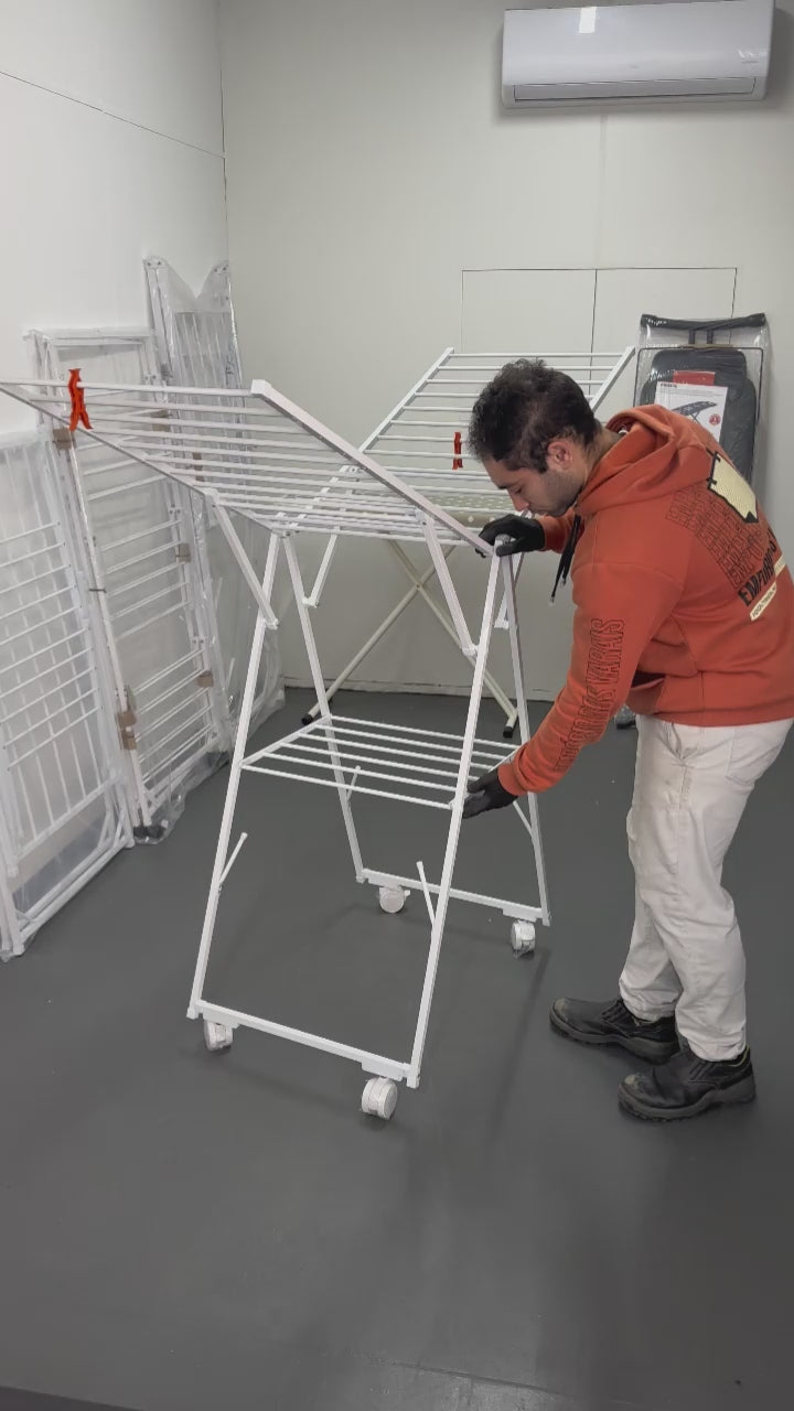 Varal de Chão Asa Delta Dobrável e Regulável com Rodinhas