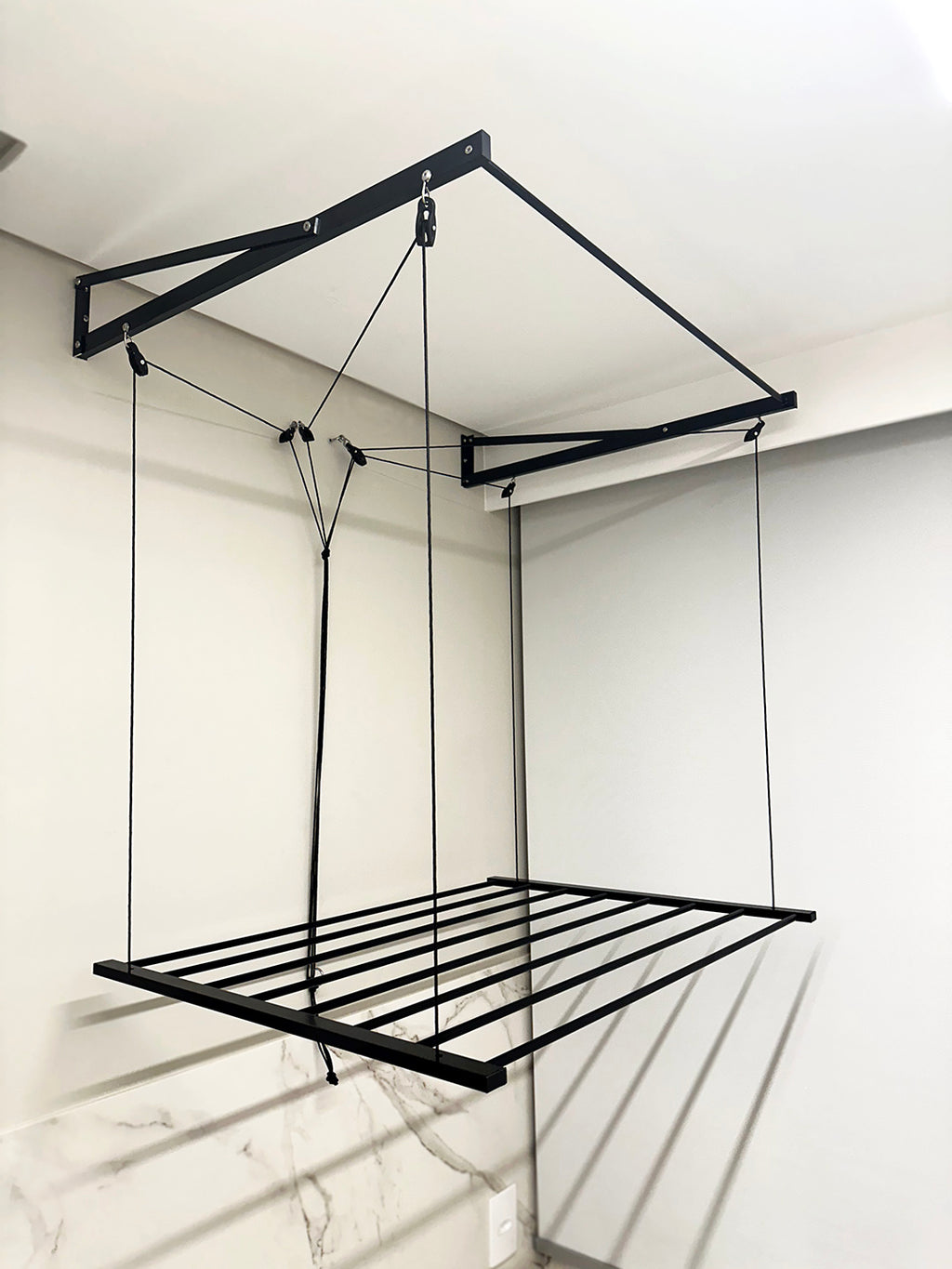 Varal Tradicional de Parede Preto