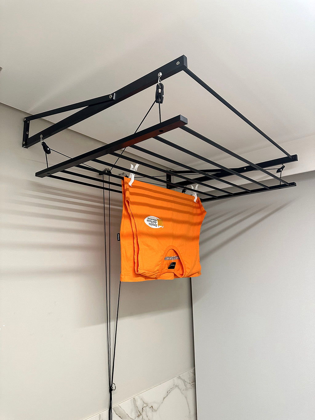 Varal Tradicional de Parede Preto