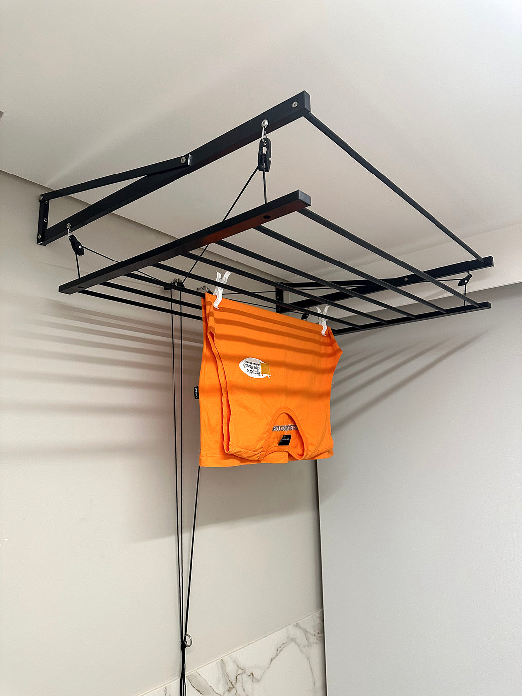 Varal Tradicional de Parede Preto