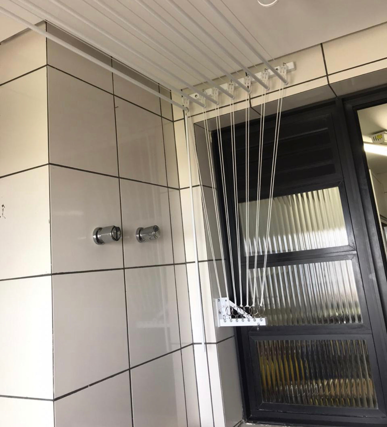 Varal Individual de Teto e Parede Comando com Suporte L