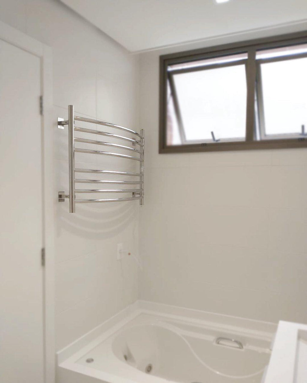 Toalheiro Térmico Famiglia Curvo Inox Seccare