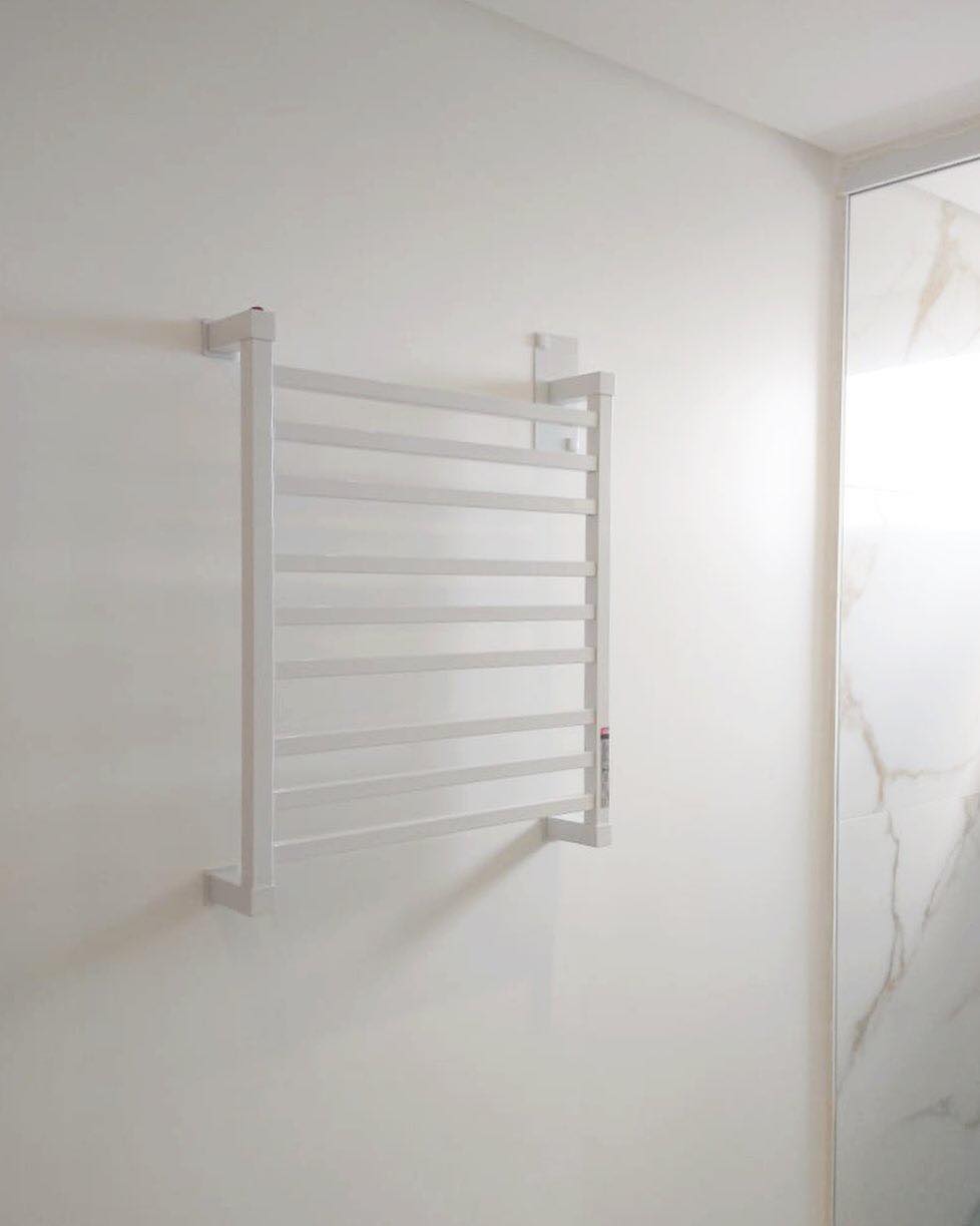 Toalheiro Térmico Luxo Clean Branco Aquece