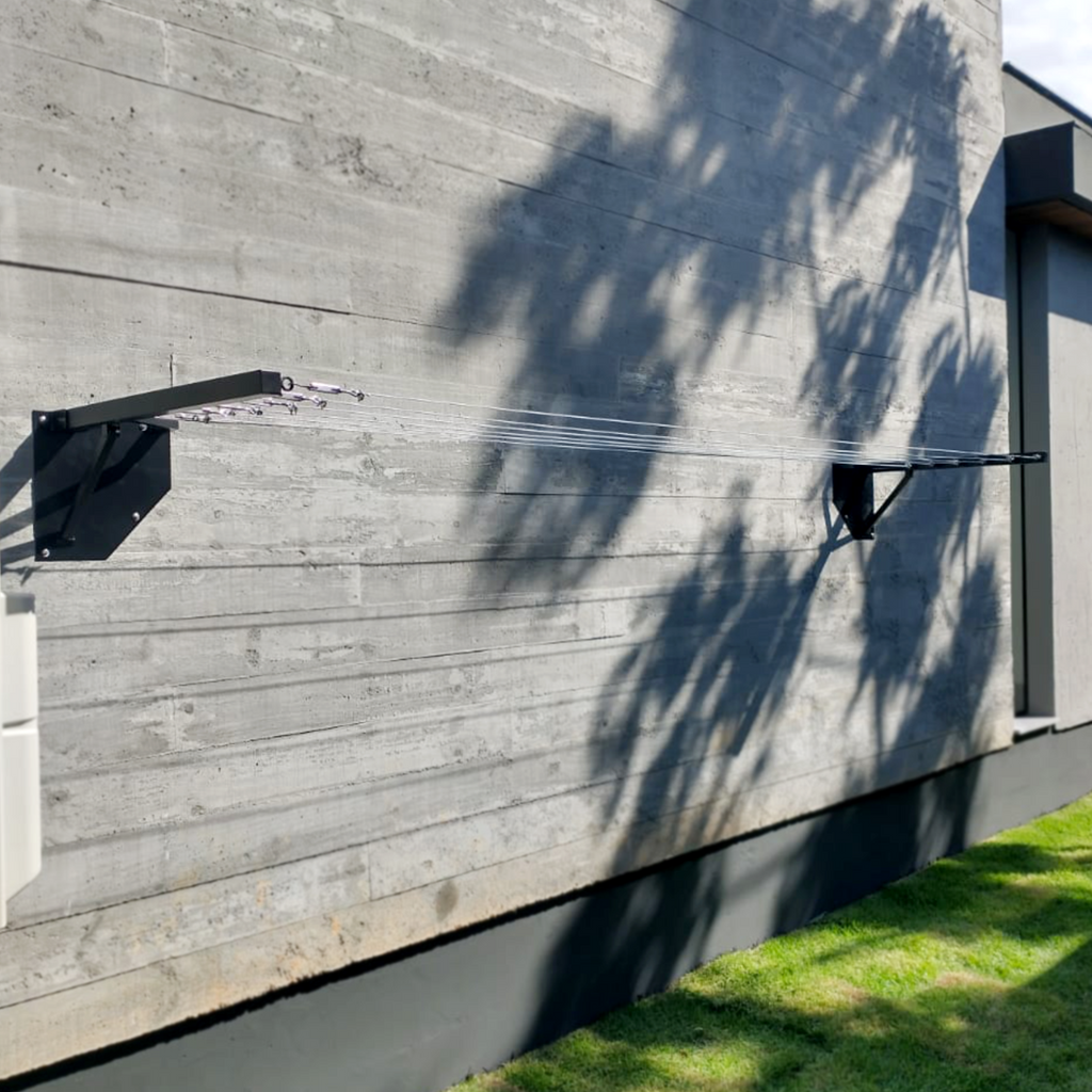 Varal Artesanal de Muro Retrátil Preto