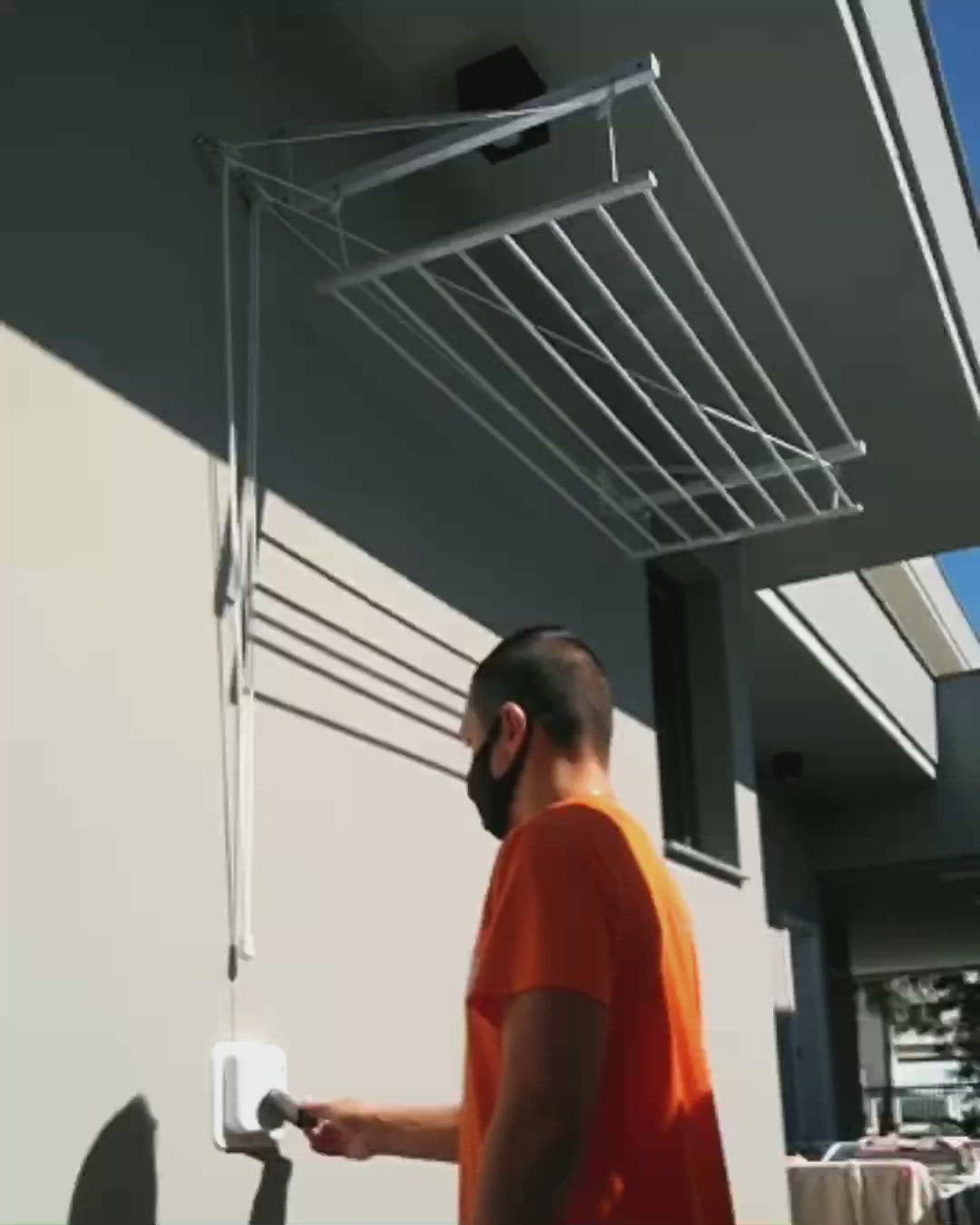 Varal Tradicional de Parede com Manivela