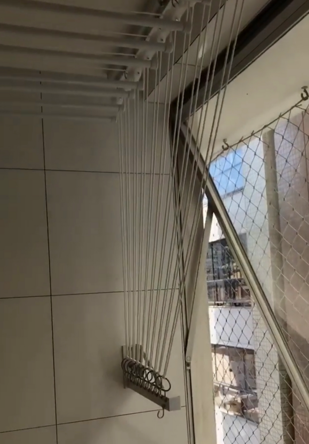 Comando com Suporte L para Varal Individual