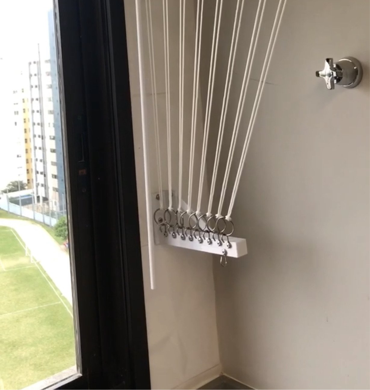 Varal Individual de Teto e Parede Comando com Suporte L