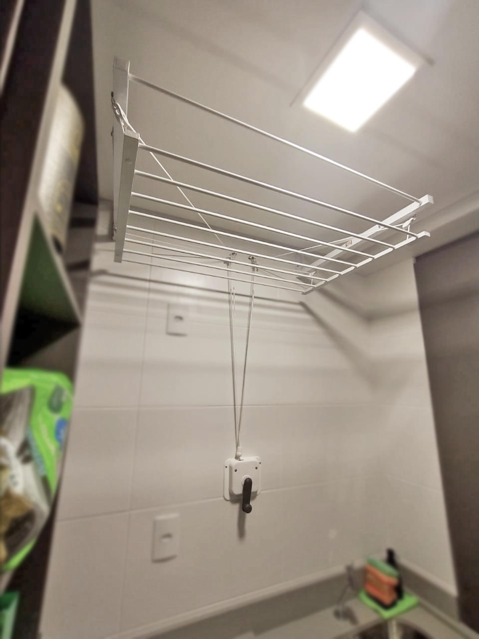 Varal Tradicional de Parede com Manivela