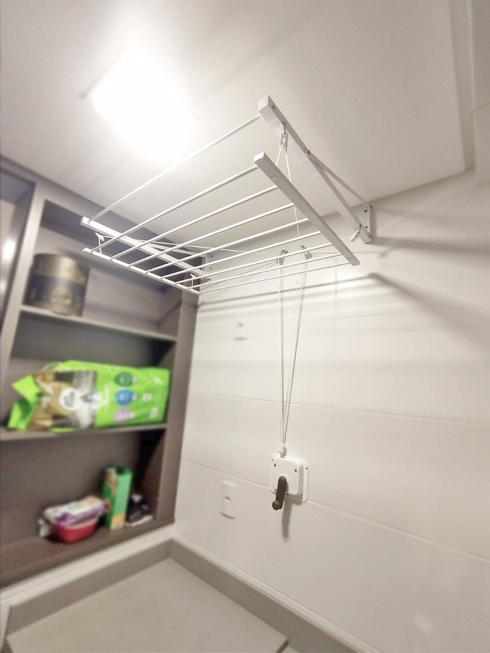 Varal Tradicional de Parede com Manivela