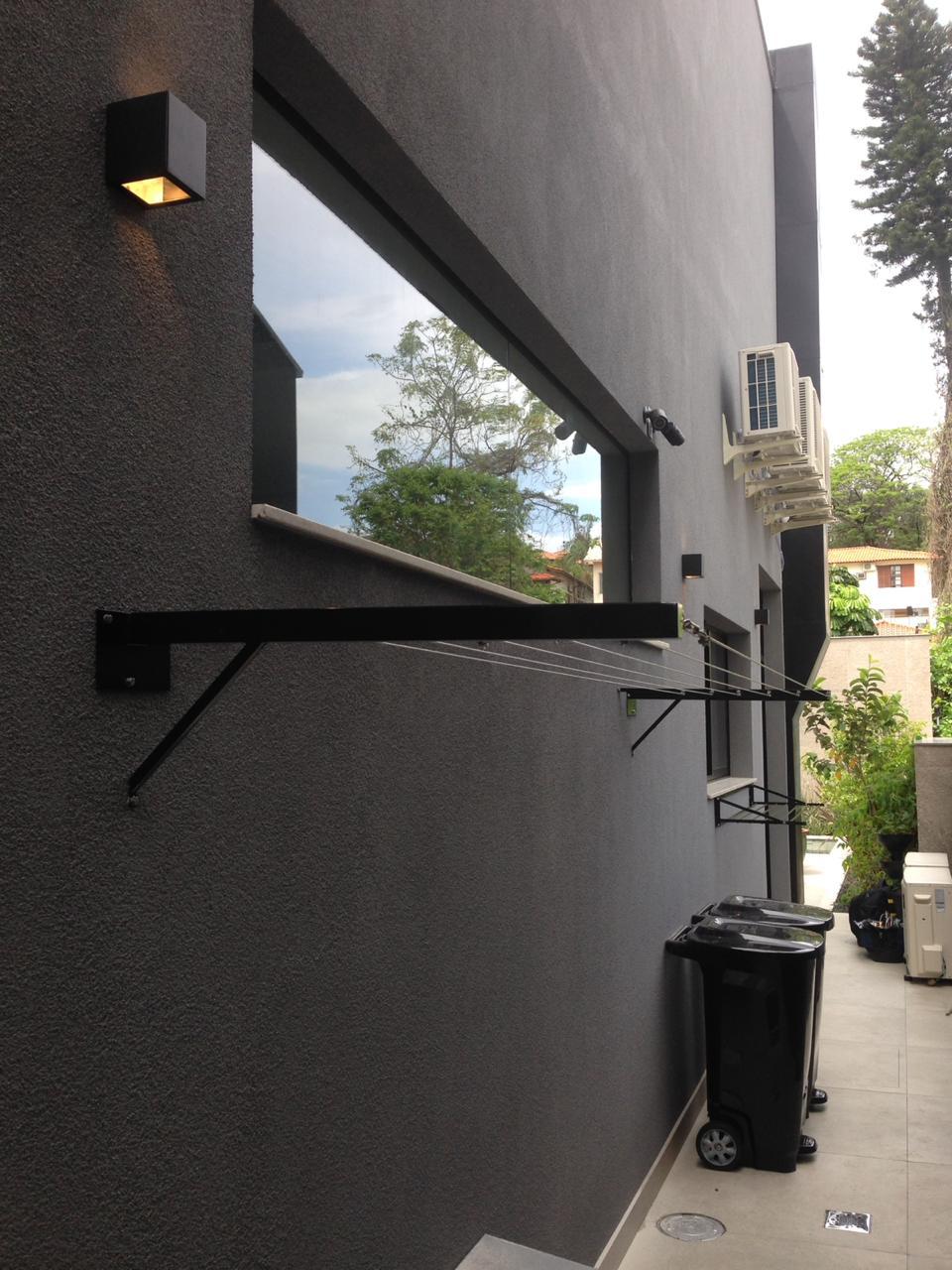 Varal Artesanal de Muro Fixo