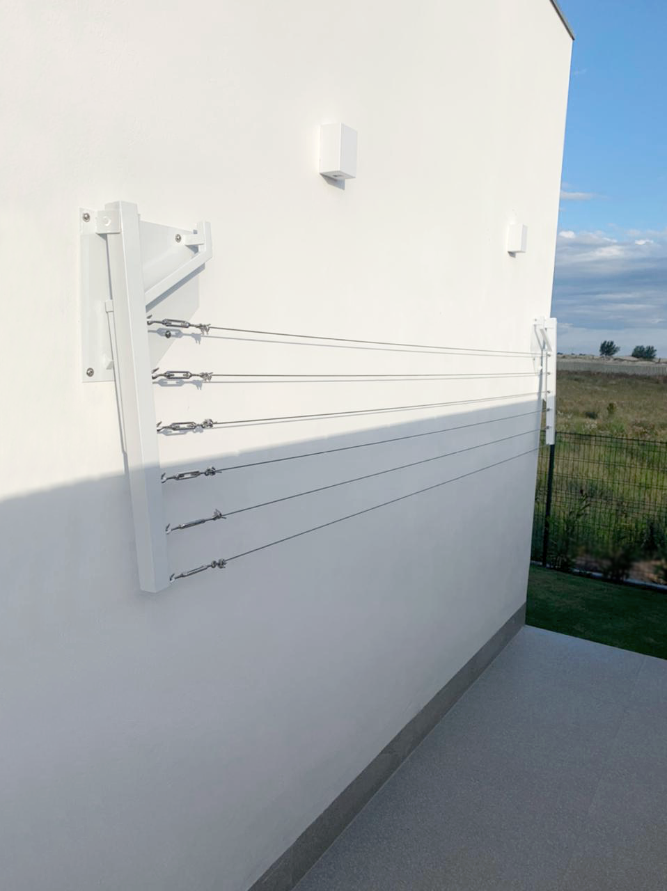 Varal Artesanal de Muro Retrátil