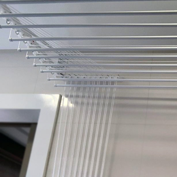 Varal Individual de Parede com Jogo de Roldanas e Comando com Suporte L